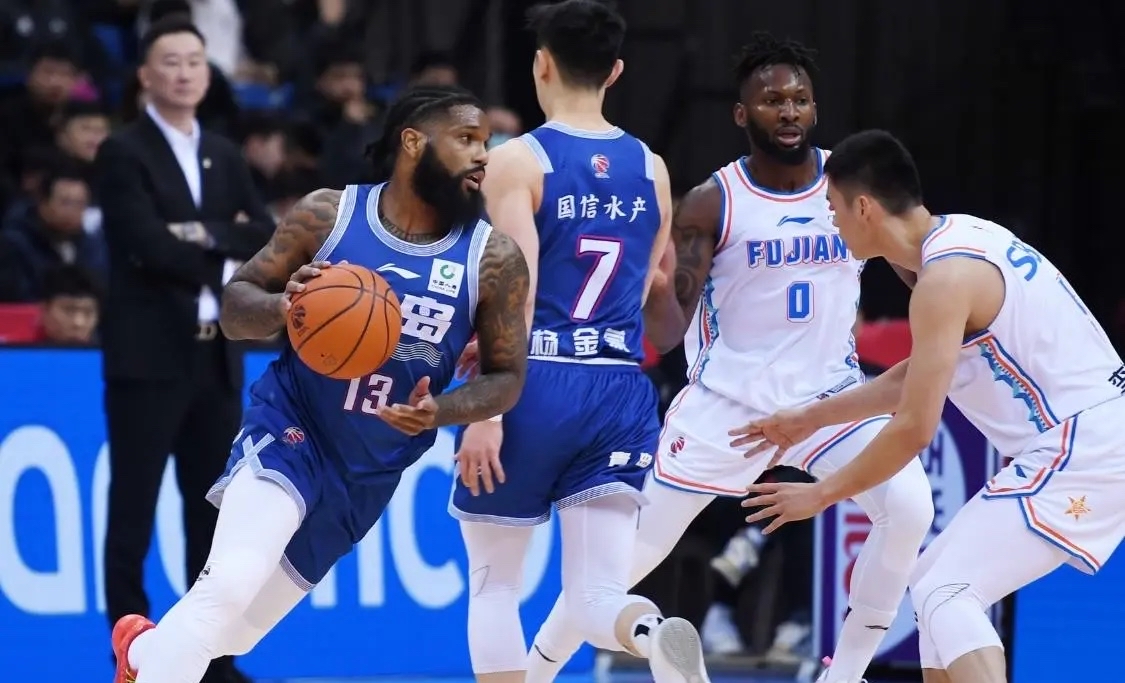 关于广厦男篮刷新队史纪录备战NBA季后赛瓦伦西亚今夜再遭质疑，现场解说直呼：冲刺阶段夏洛特黄蜂备战欧冠的信息